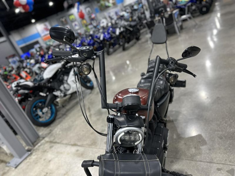 Used 2017 Harley-Davidson SPORTSTER IRON 883 Image 10