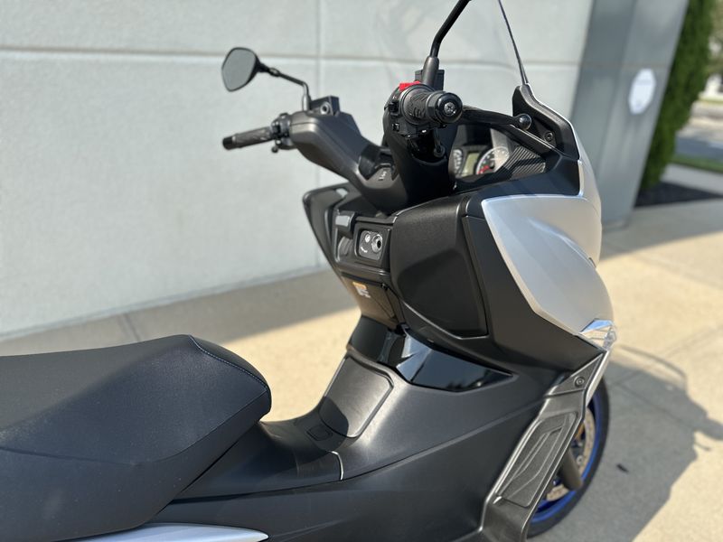 2024 Suzuki Burgman 400 in a SILVER exterior color. Cross Country Powersports 732-491-2900 crosscountrypowersports.com 