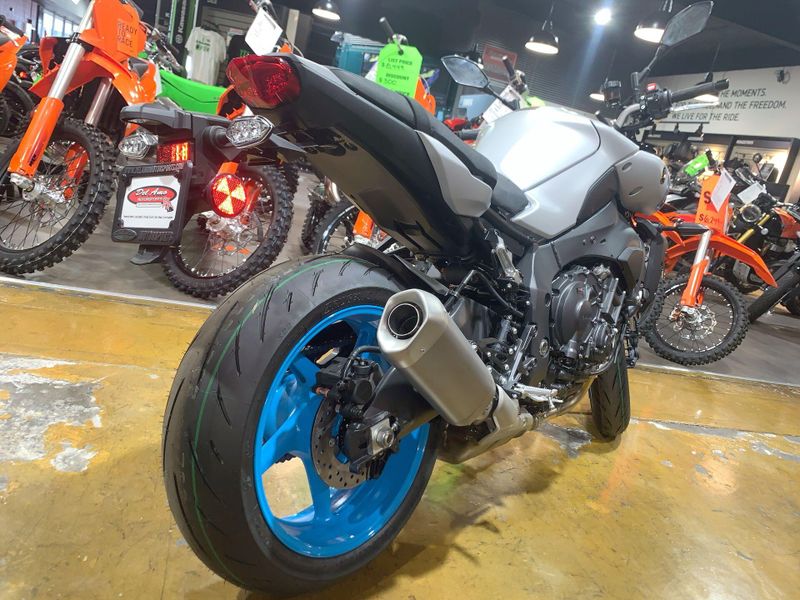 New 2025 Yamaha MT-10 Image 21