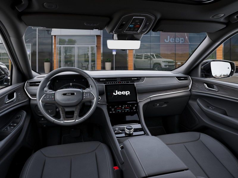 New 2025 Jeep Grand Cherokee L Limited 4x4Image 47