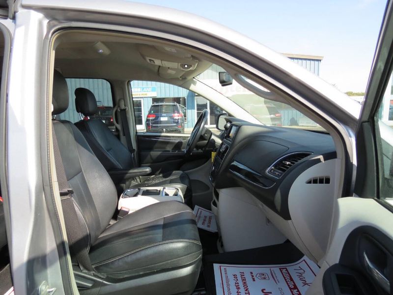 Used 2014 Chrysler Town & Country Touring 4dr Mini VanImage 23