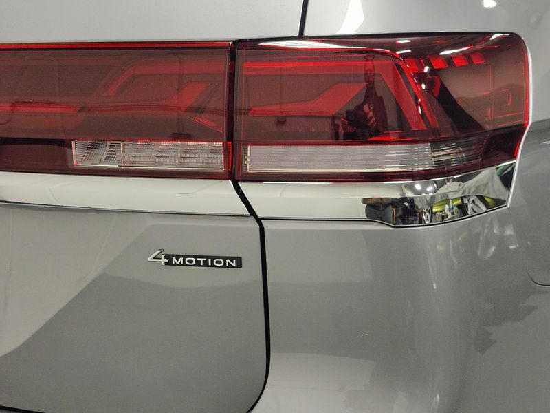 Used 2025 Volkswagen Atlas SEL Premium AWD R-Line w/Sunroof/NavImage 5