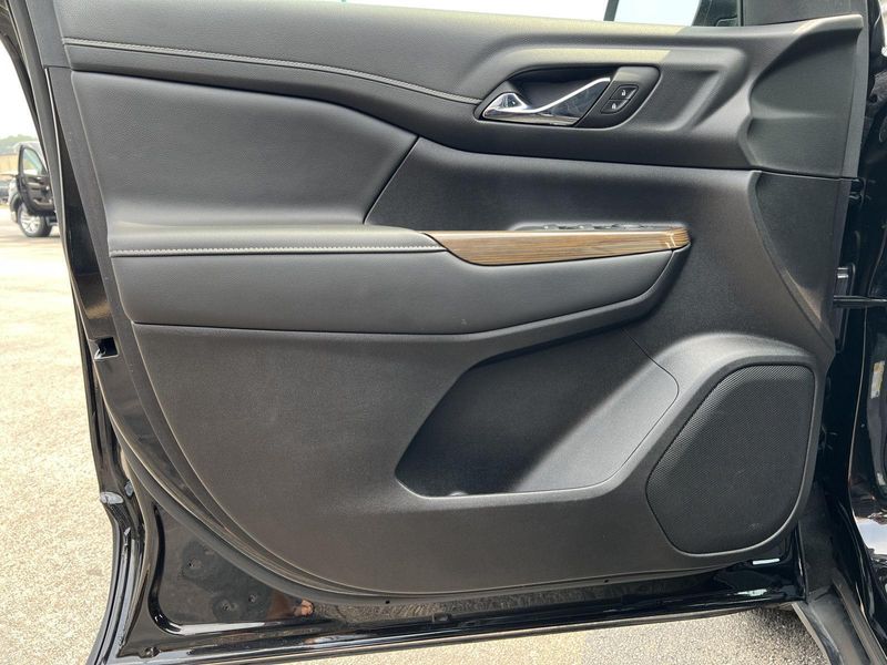 Used 2023 GMC Acadia SLE