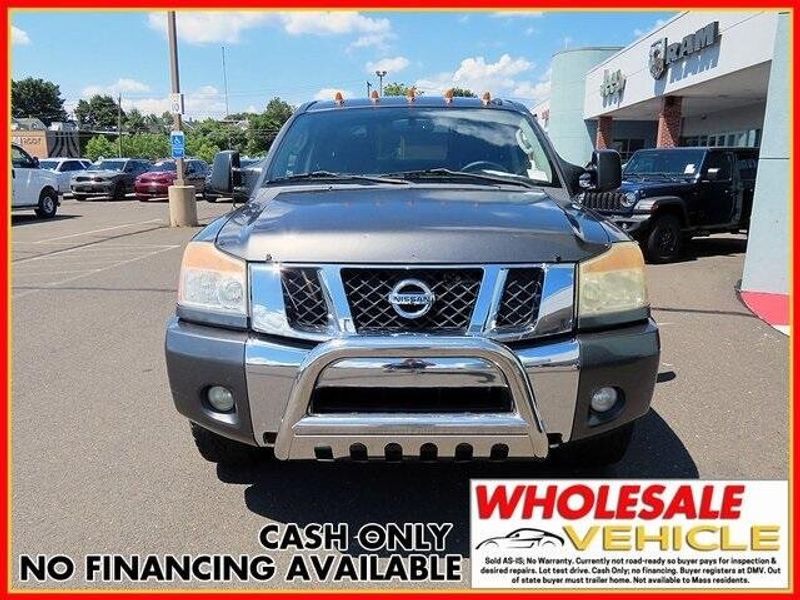 Used 2011 Nissan Titan SVImage 3