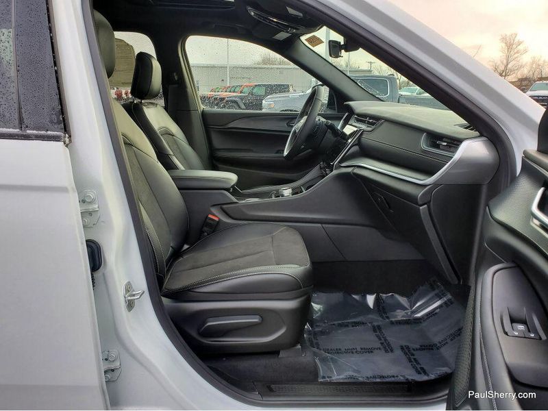 New 2025 Jeep Grand Cherokee L Altitude X 4x4