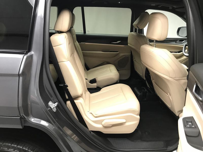 Used 2024 Jeep Grand Cherokee L LimitedImage 23