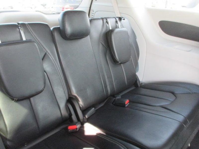 2023 Chrysler Pacifica Touring LImage 29