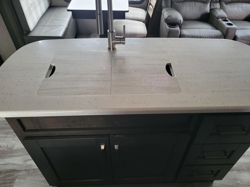 Used 2021 GRAND DESIGN M-320MKS Image 16