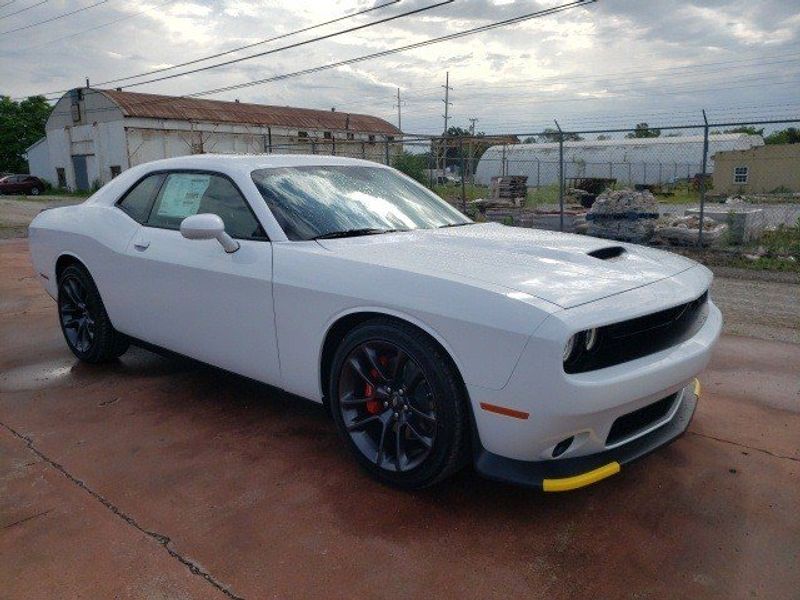 2023 Dodge Challenger Gt in a White Knuckle exterior color and Blackinterior. Matthews Chrysler Dodge Jeep Ram 918-276-8729 cyclespecialties.com 