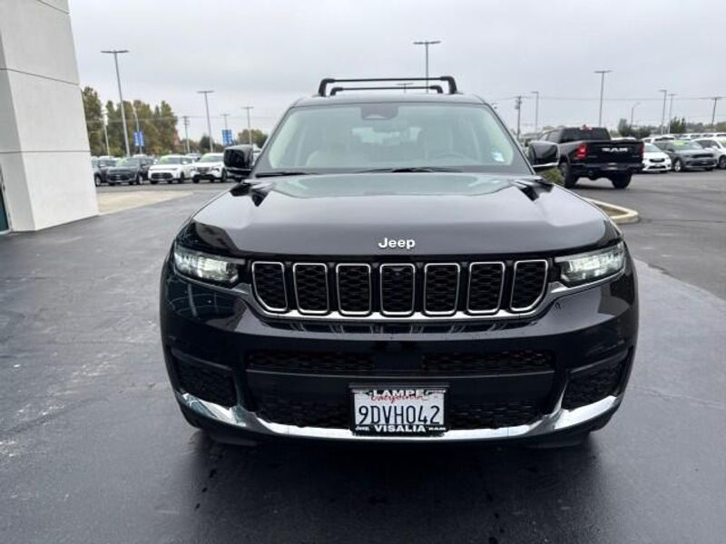 2022 Jeep Grand Cherokee Limited photo 2