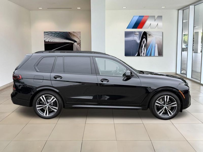 2026 BMW X7 xDrive40iImage 5