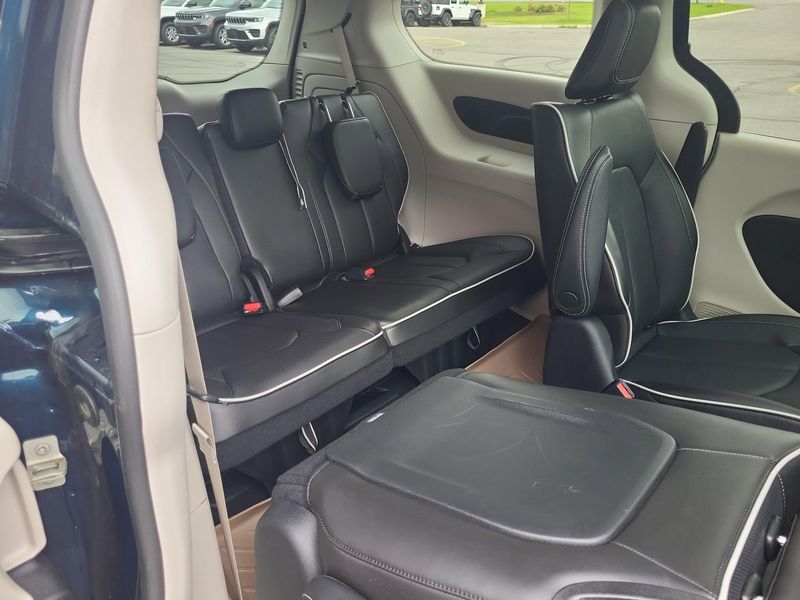 Used 2023 Chrysler Pacifica Hybrid LimitedImage 21