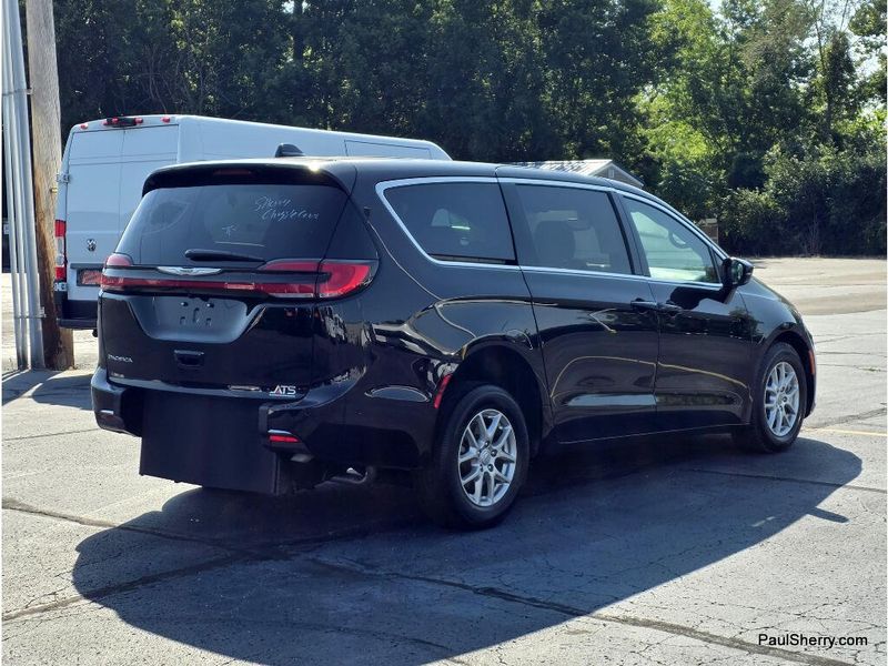 Used 2026 Chrysler Pacifica Select