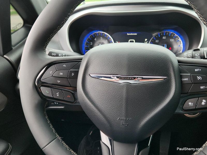 Used 2024 Chrysler Pacifica Touring