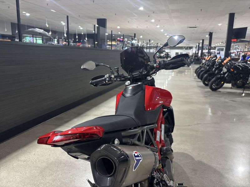 Used 2024 Ducati HYPERMOTARD 950 Image 23