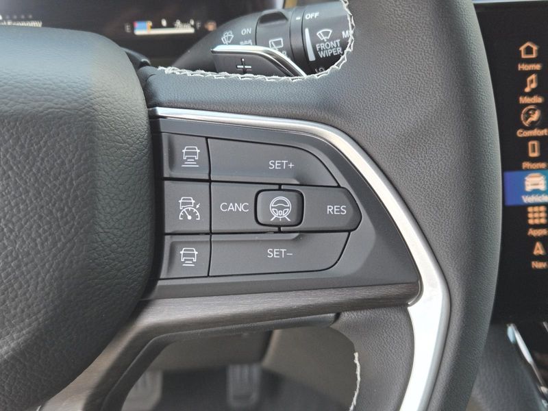 New 2026 Jeep Grand Cherokee L Laredo Altitude 4x4