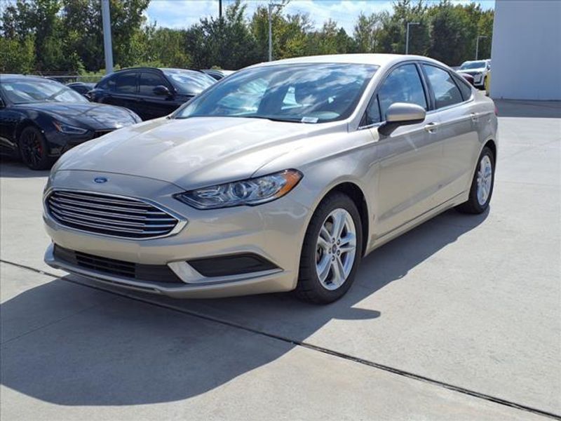 2018 Ford Fusion SEImage 7