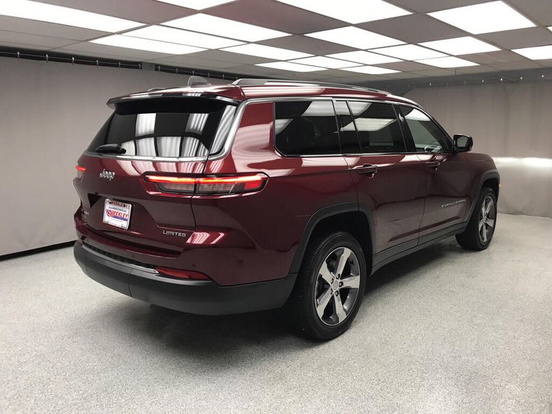 Used 2022 Jeep Grand Cherokee L LimitedImage 4
