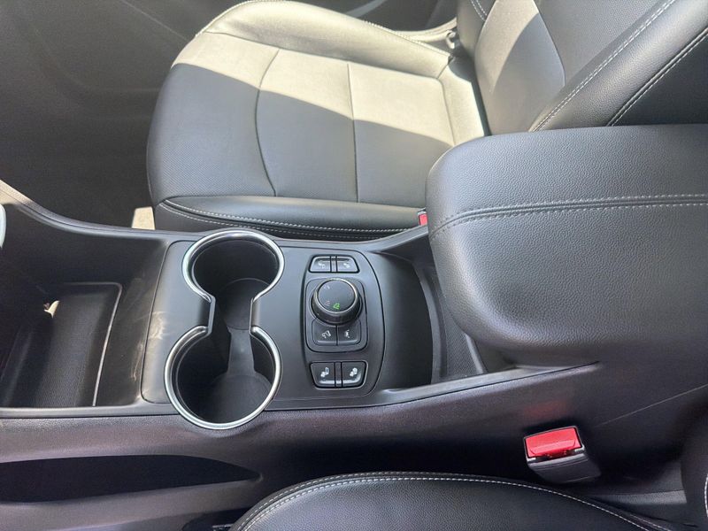 Used 2024 GMC Terrain SLTImage 46