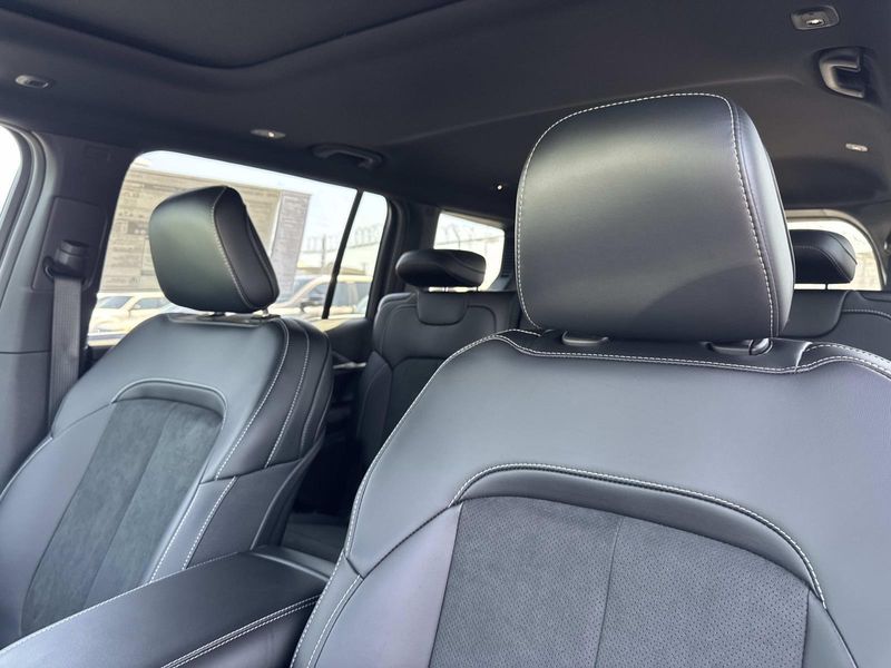 New 2026 Jeep Grand Cherokee L Laredo Altitude 4x2