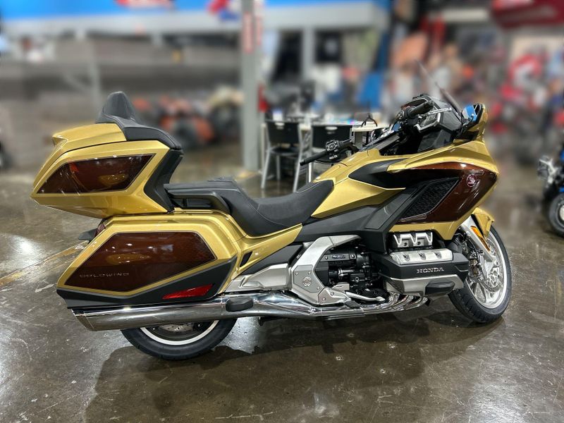 2025 Honda GOLDWING TOUR DCT Image 11