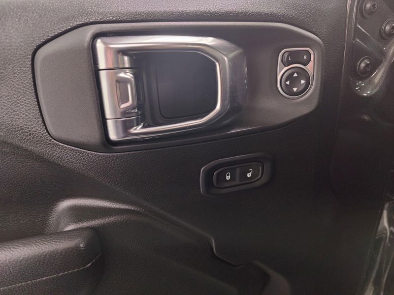 Used 2025 Jeep Wrangler 4xE Rubicon 4WD w/ConvenienceImage 26