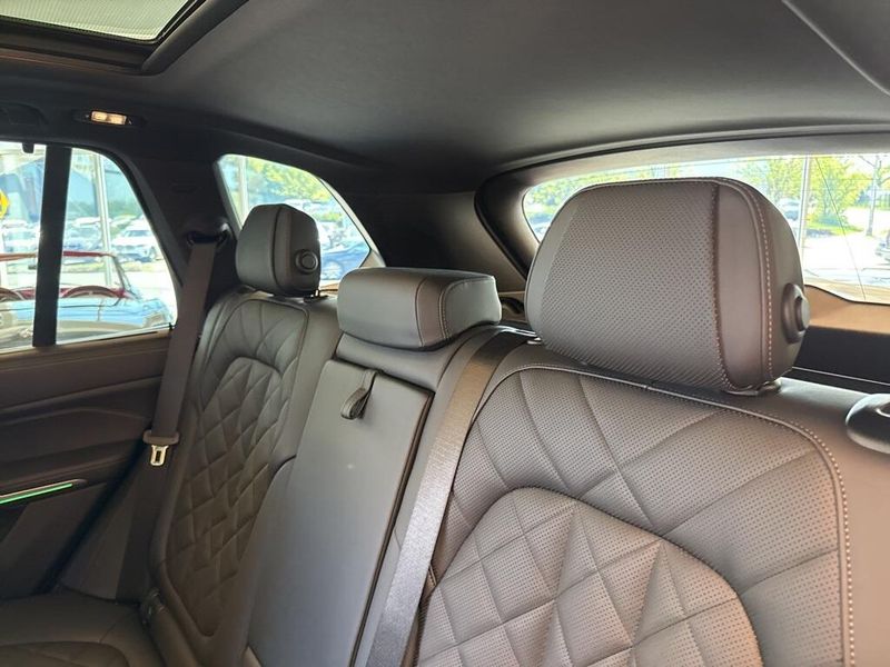 2025 BMW X5 xDrive40i M PACKAGE