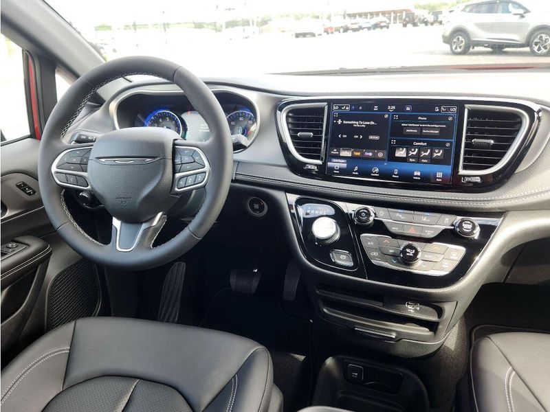 New 2027 Chrysler Pacifica Select