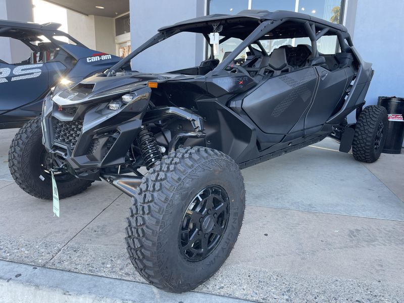 2025 Can-Am MAVERICK R MAX X 999T DCT Image 2