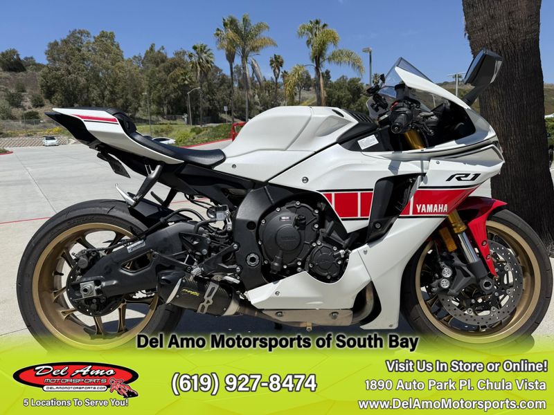 2022 Yamaha YZF-R1 Image 5