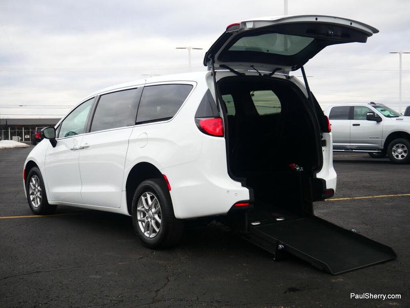 New 2026 Chrysler Voyager Lx