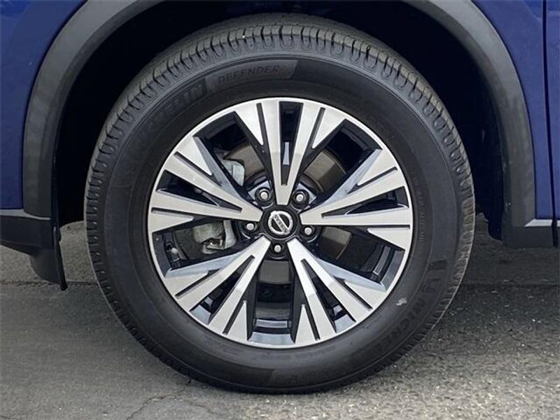 2021 Nissan Rogue SVImage 10