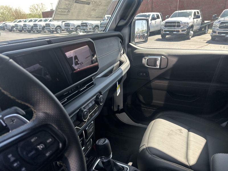 New 2025 Jeep Wrangler 4-door Rubicon 392Image 28