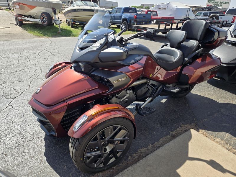NEW 2026 CAN-AM SPYDER F3 LIMITED SPECIAL SERIES Image 3