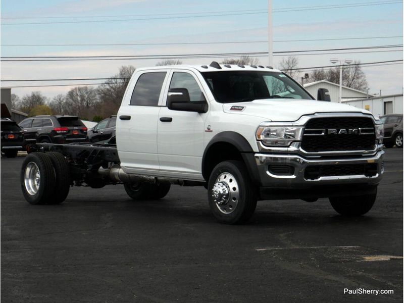 2024 RAM 5500 Tradesman Chassis Crew Cab 4x4 84
