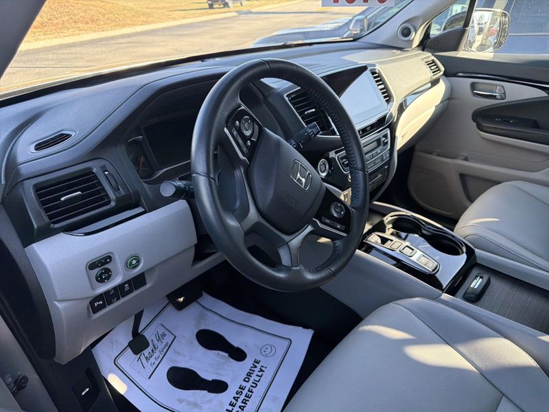 Used 2021 Honda Pilot Touring 7-PassengerImage 25