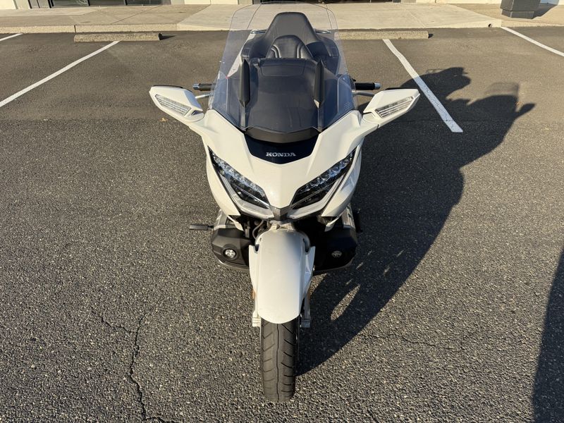 2018 Honda Gold Wing Tour - PEARL WHITE - WITH TRAVEL TRAILER 