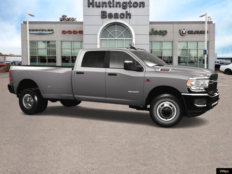 2023 RAM 3500 Big Horn Crew Cab 4x4 DullayImage 7