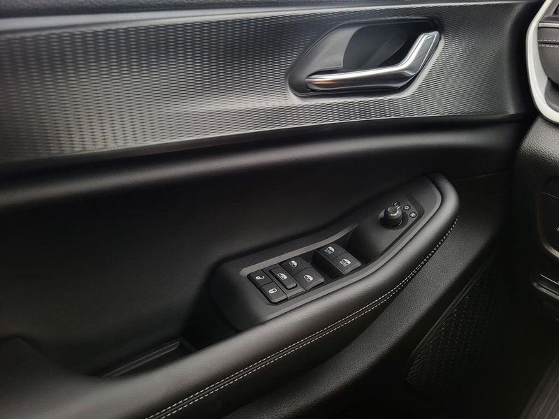 2025 Jeep Grand Cherokee L Altitude X 4x4Image 22