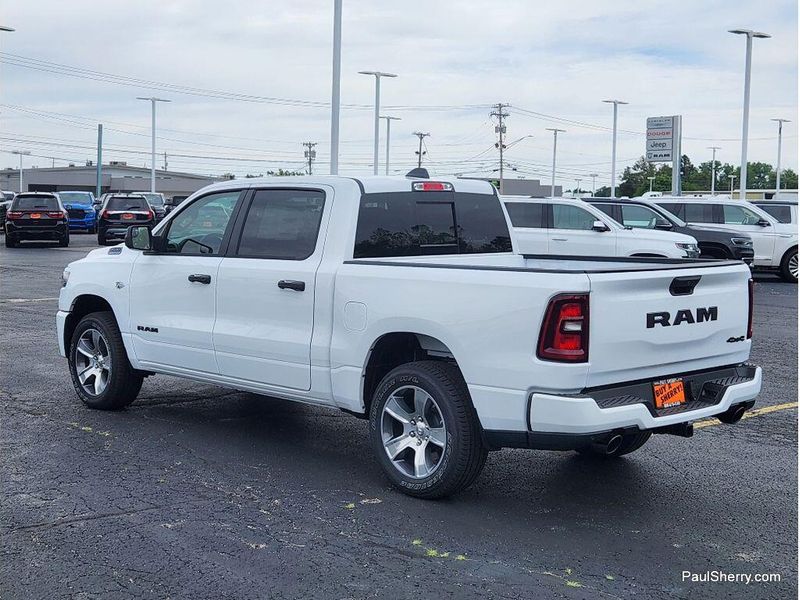 New 2026 RAM 1500 Express Crew Cab 4x4 5'7' Box