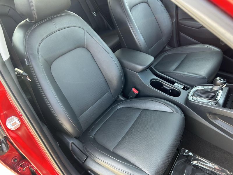 Used 2022 Hyundai Kona LimitedImage 10