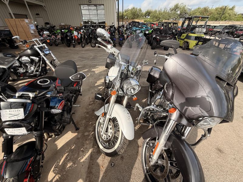 USED 2023 SUZUKI BOULEVARD C50T Image 2