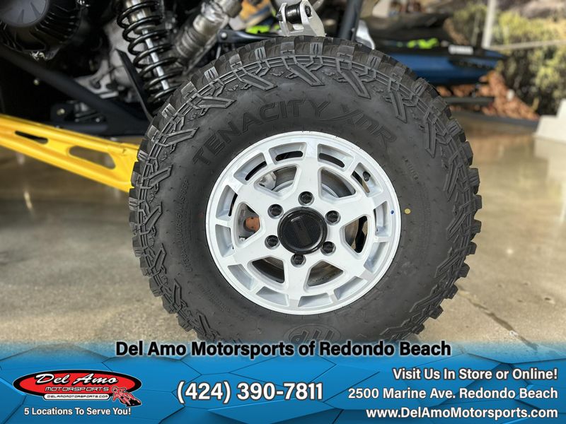 2024 Can-Am 9BRB  in a CATALYST GRAY & NEO YELLOW exterior color. Del Amo Motorsports of Redondo Beach (424) 304-1660 delamomotorsports.com 