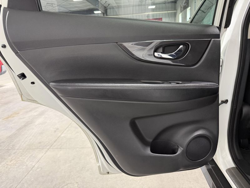 Used 2018 Nissan Rogue SVImage 21