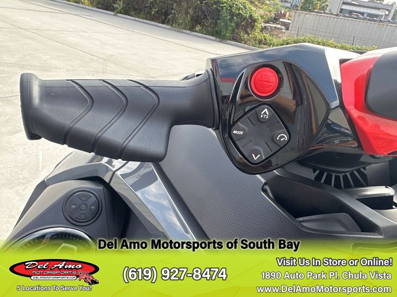 2024 Sea-Doo 10RC  in a ICE METAL / MANTA GREEN exterior color. Del Amo Motorsports of South Bay (619) 547-1937 delamomotorsports.com 