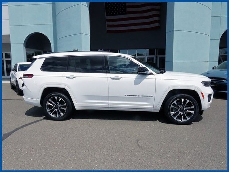 2021 Jeep Grand Cherokee L OverlandImage 2