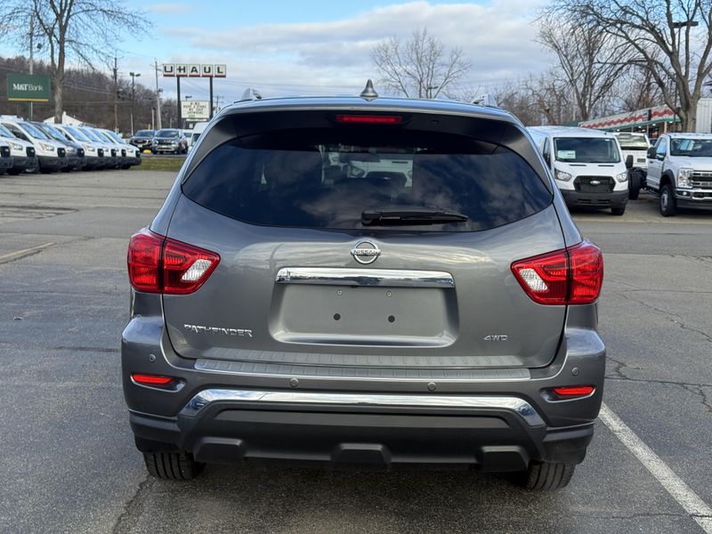 2020 Nissan Pathfinder S photo 3