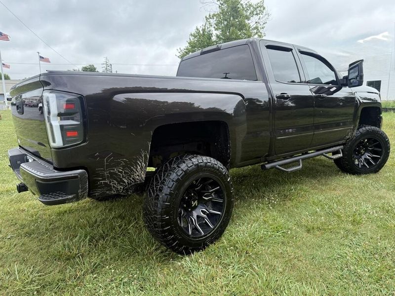 2018 Chevrolet Silverado 1500 LT photo 3