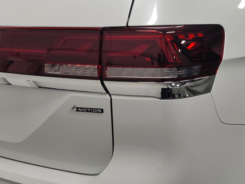 Used 2025 Volkswagen Atlas SEL Premium AWD R-Line Sunroof/NavImage 4