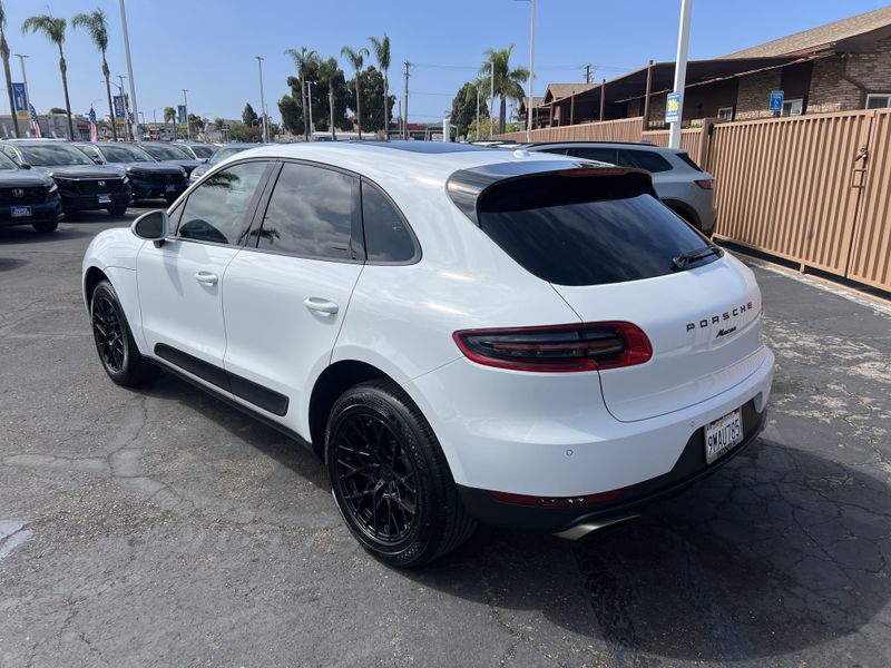 Used 2017 Porsche Macan BaseImage 2
